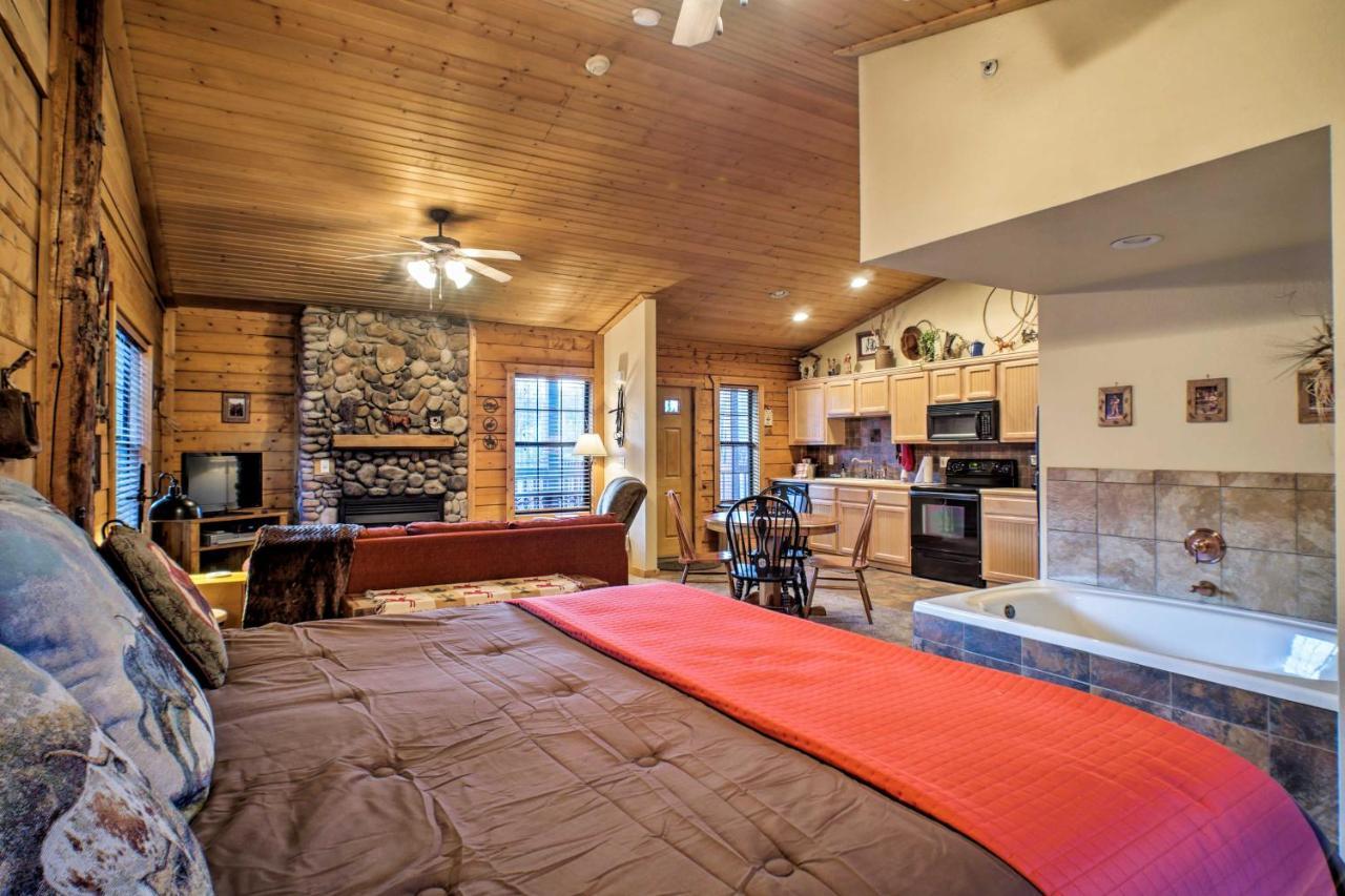 Cabin-Style Studio Right Off The Branson Strip! Appartement Buitenkant foto